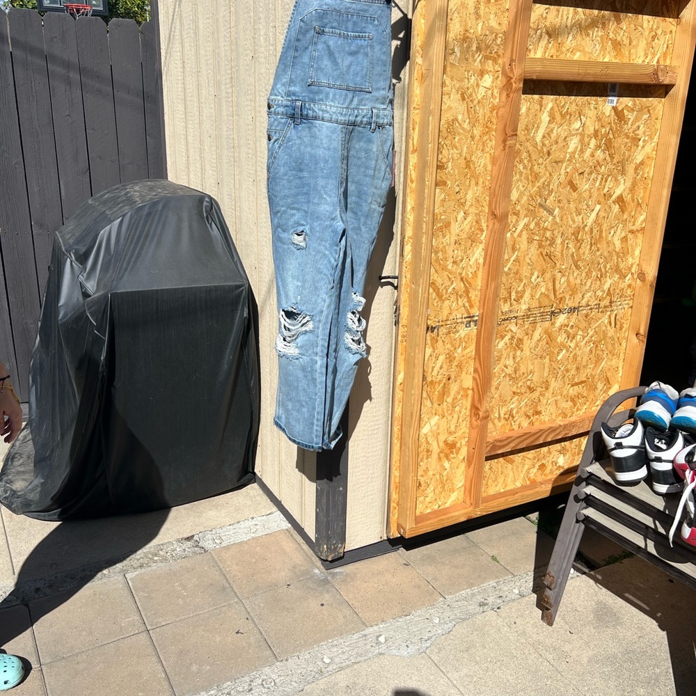 Women’s Blue Distressed Jeans